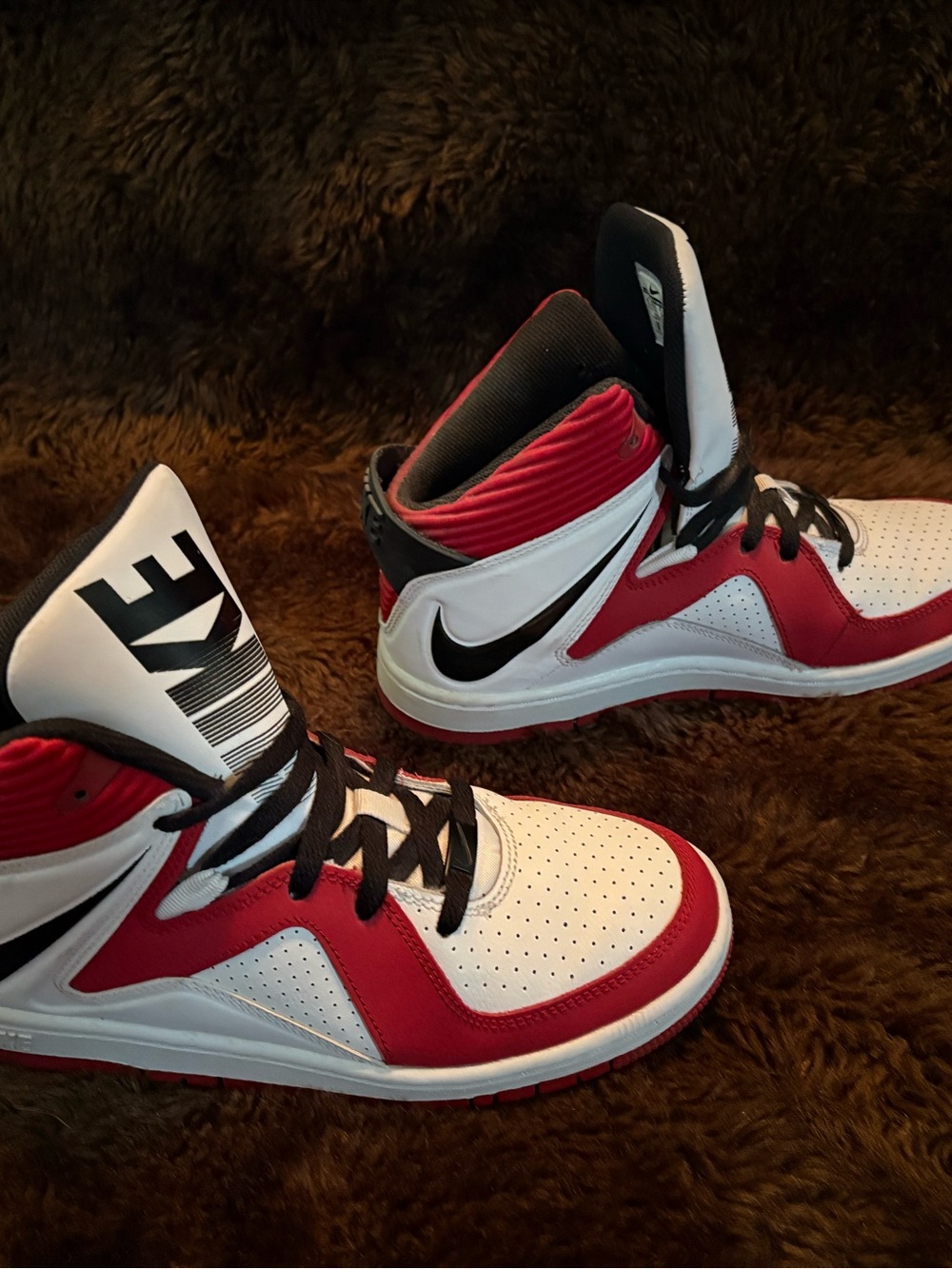Nike Invaders - Picture 2 of 4